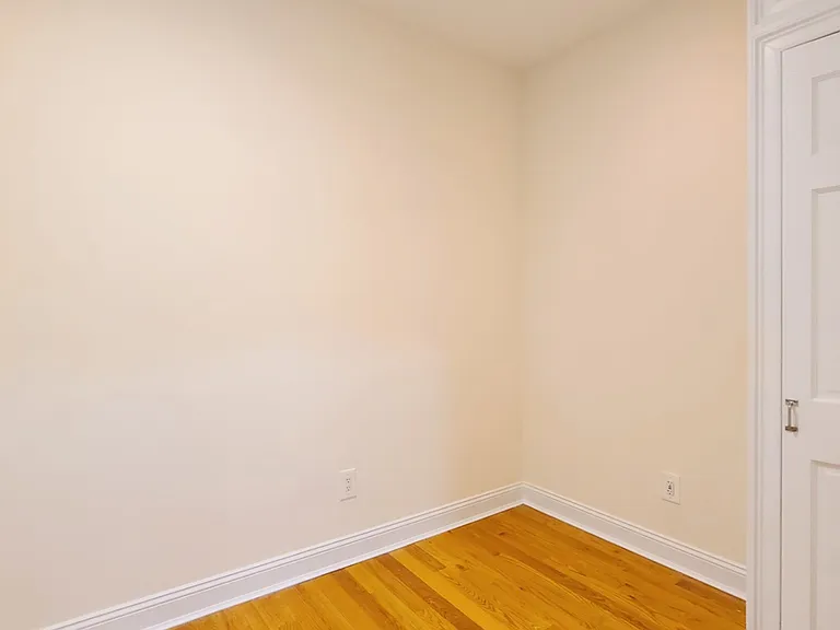 411 E 6th St #4D — Photo 5