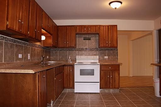 2nd image of 703 N Eastman Dr