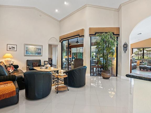 4th image of 7211 Sweetbay Ct