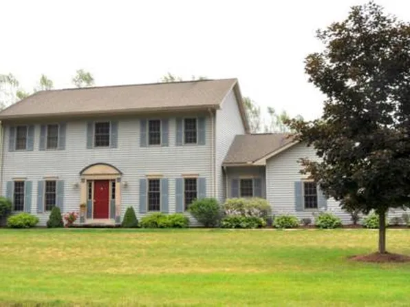 26 Pinegrove Blvd, Russell, PA 16345