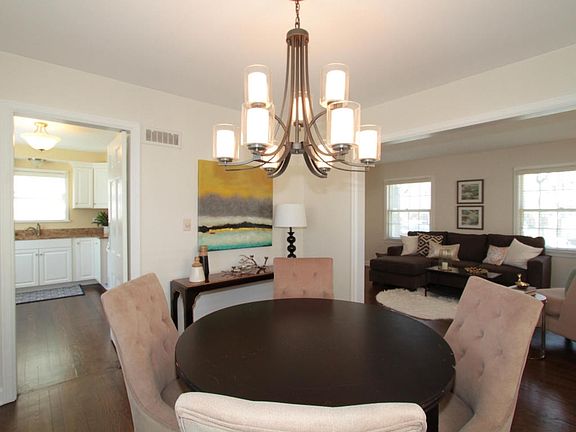 3rd image of 5574 N Shoreland Ave