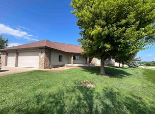210 E Buffalo Cir, Hastings, NE 68901