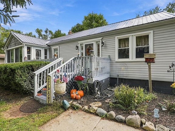 2nd image of 36739 Wick Rd