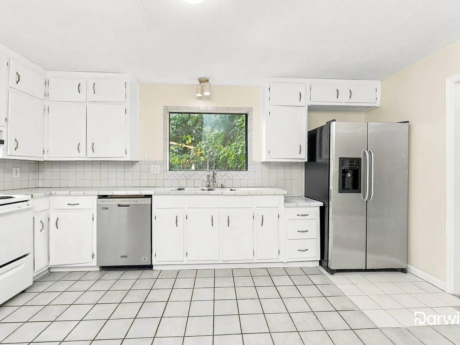 4 bed, 2.5 bath, 1790 sqft, $2,105 — Photo 2