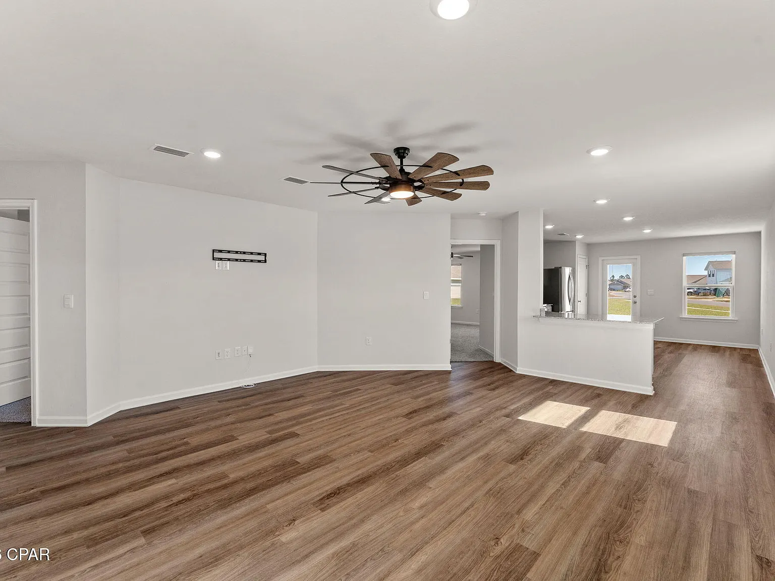 3 bed, 1403 sqft, $2,100 — Photo 4
