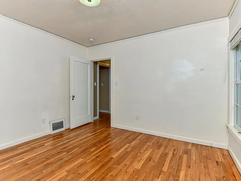 906 N 18th St — Photo 14