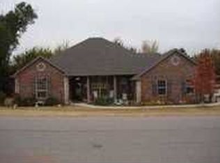 215 W Ponderosa Dr, Tuttle, OK 73089