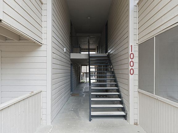 3rd image of 1007 Patton Creek Ln #1007