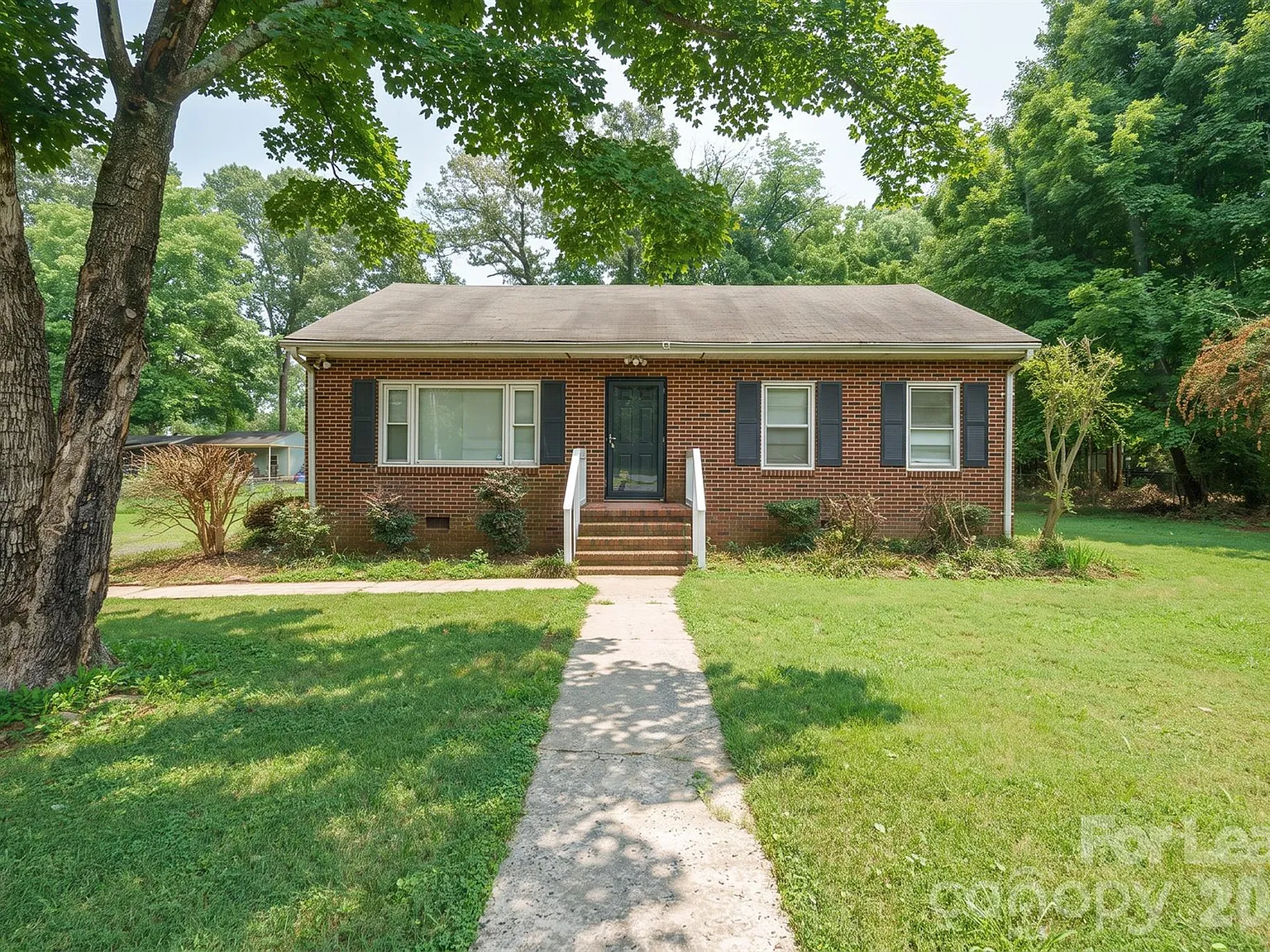 3 bed, 1.0 bath, 1131 sqft, $1,400 — Photo 1