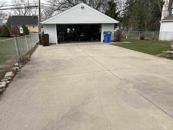 4th image of 1953 Vivian Rd