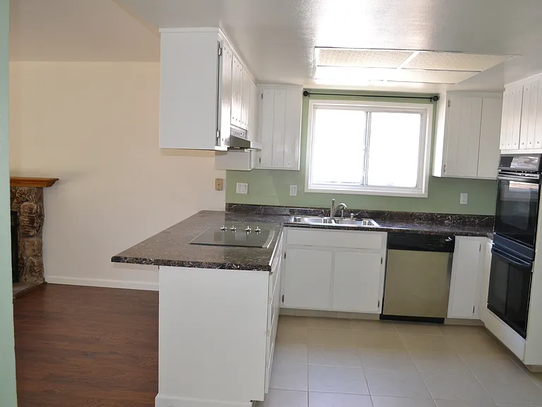 2825 Zinnia Ct — Photo 7