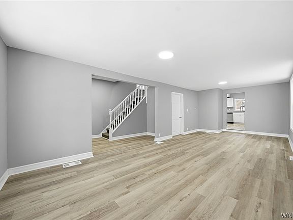 5th image of 132 Ontario St