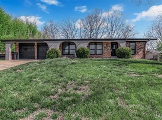 9 Treecrest Ct, Fenton, MO 63026
