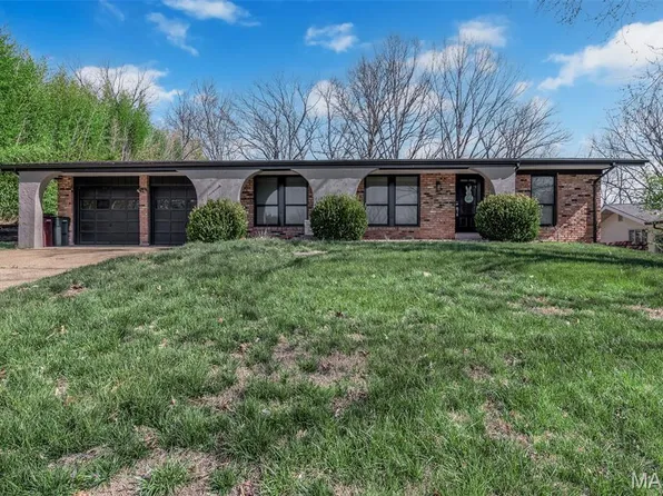 9 Treecrest Ct, Fenton, MO 63026