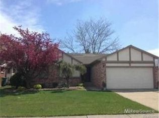 15720 Golden Dr, Macomb, MI 48044