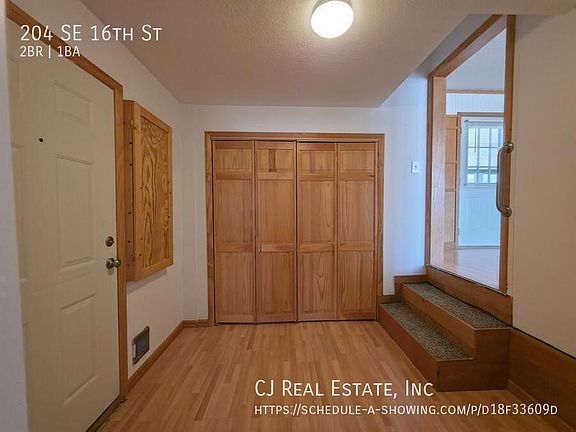 5th image of 204 SE 16th St