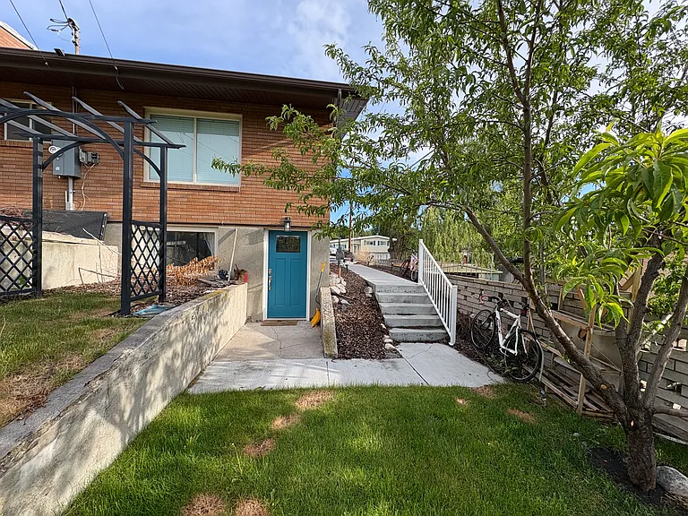 321 E 3 S — Photo 19