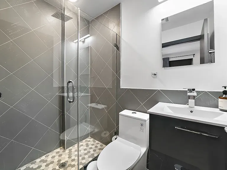 441 N 35th St #3R — Photo 15