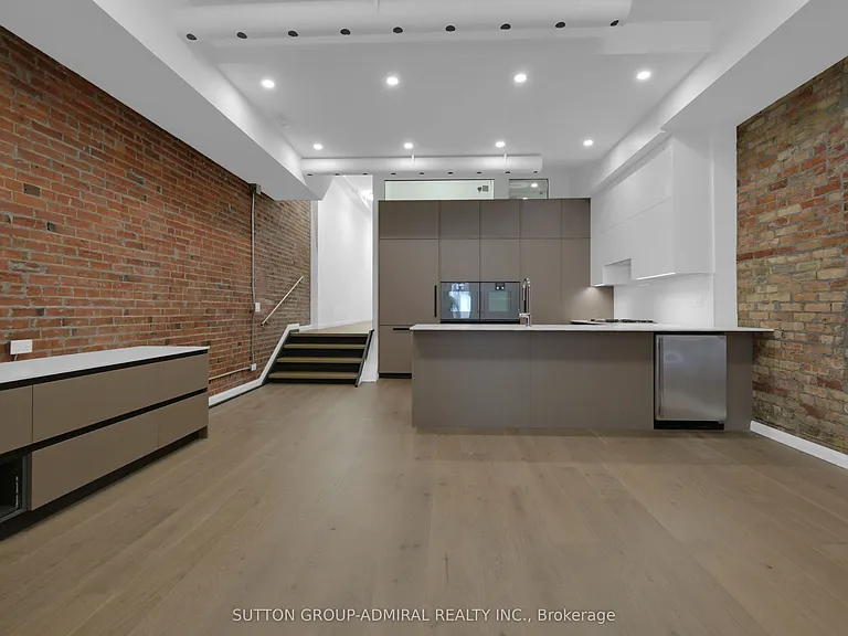 647 College St #101 — Photo 11
