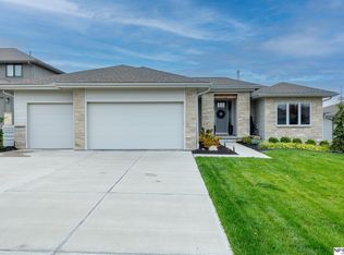 19261 Ruggles Cir, Elkhorn, NE 68022