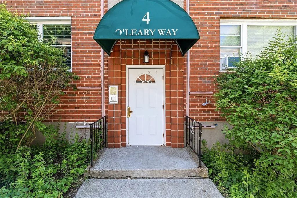 2 bed, 1.0 bath, 726 sqft, $2,800 — Photo 1