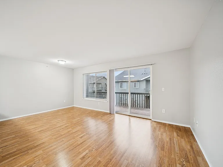 ReNew Bayshore Townhomes — Photo 15