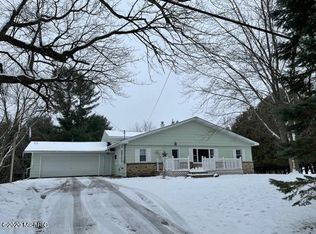 617 W Church Ave, Reed City, MI 49677