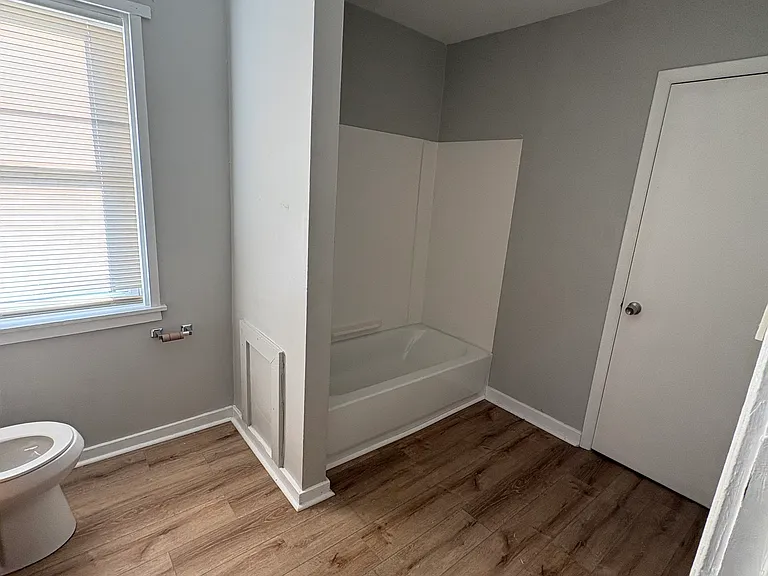 2824 Walnut St — Photo 3