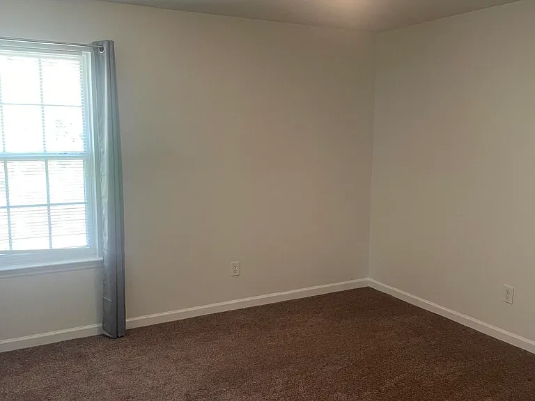 605 Goodale Ln — Photo 16