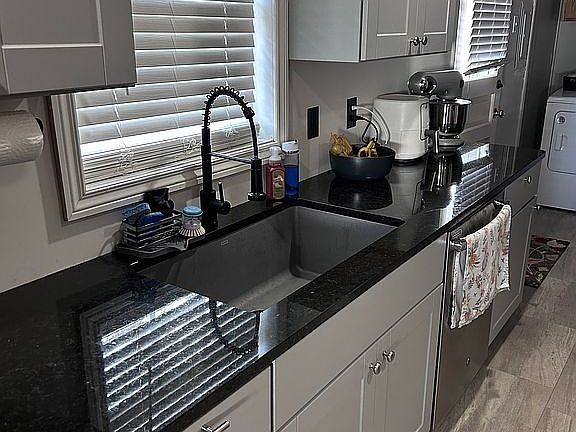 4th image of 1408 SW Amhurst Rd