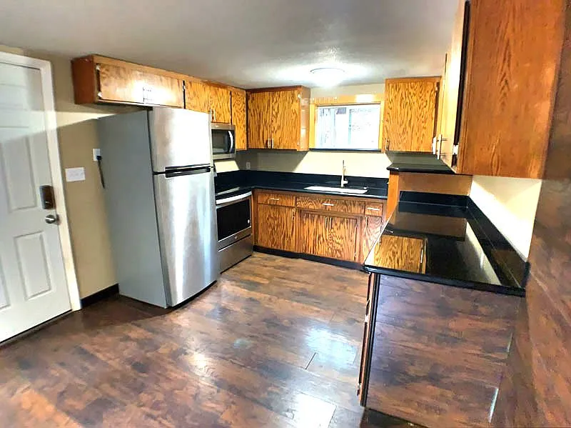 2 bed, 1.0 bath, 1050 sqft, $1,850 — Photo 3
