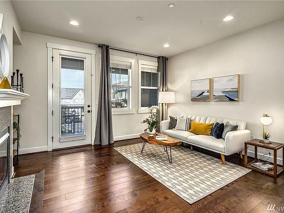 2nd image of 1079 10th Ave NE #1.5