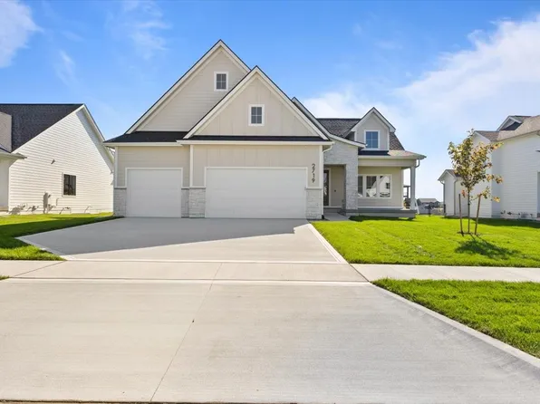 2719 NW Greenwood St, Ankeny, IA 50023