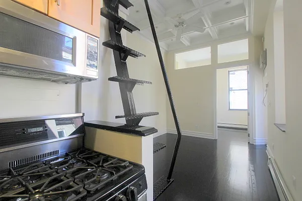 Rented by Julien Aractingi, LREB | media 21