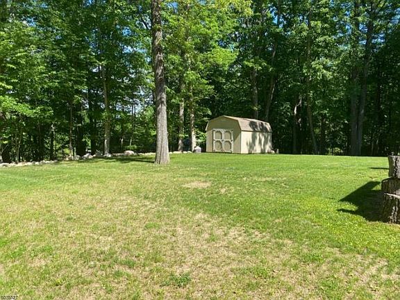 3rd image of 48 Glenbrook Dr