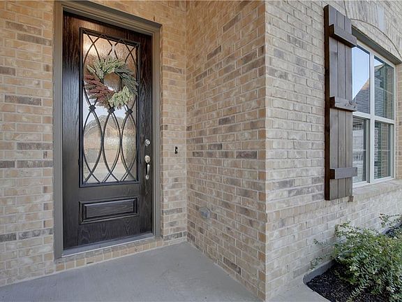 2nd image of 1424 Eagleton Ln