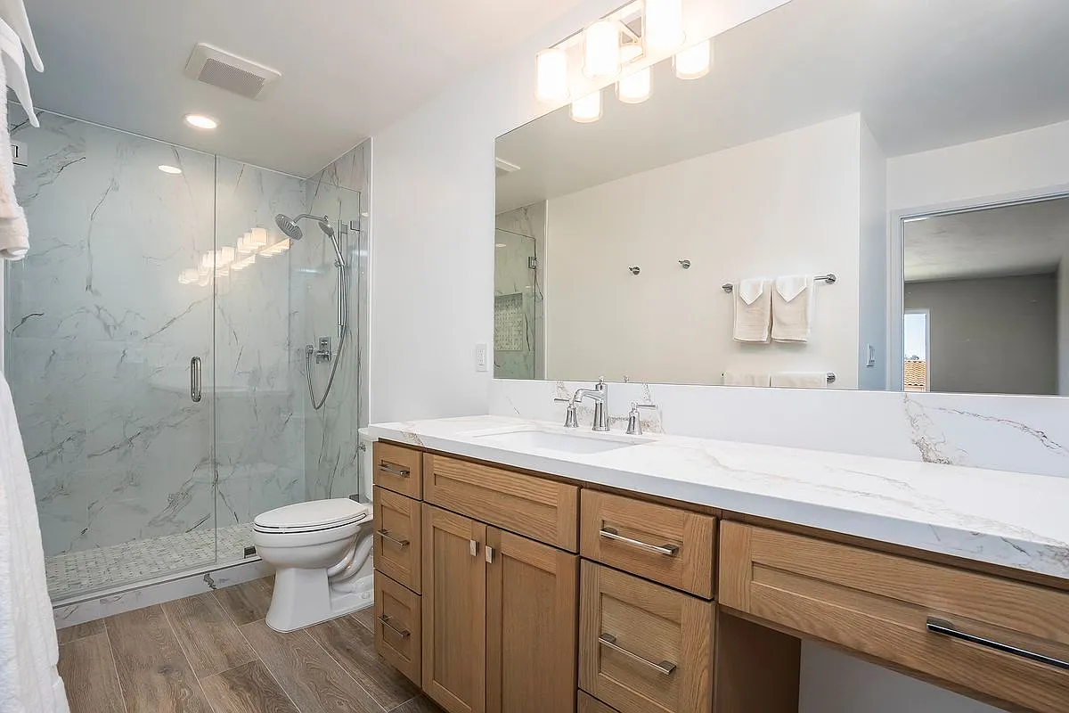 2 bed, 2.0 bath, 1431 sqft, $3,600 — Photo 2