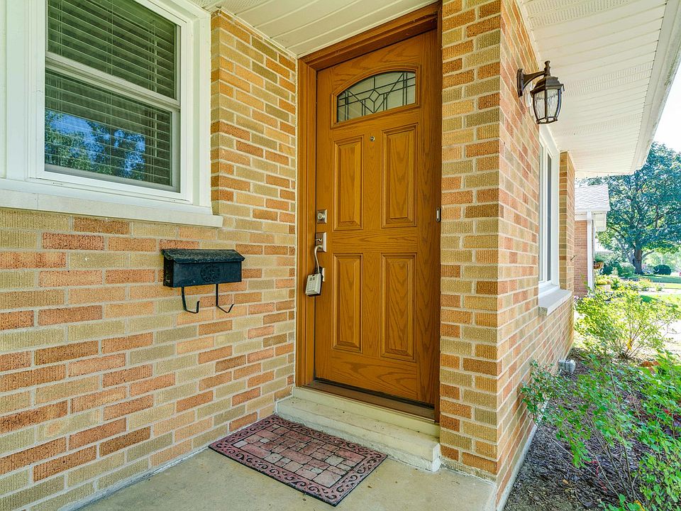 332 Brown St, Wauconda, IL 60084 Zillow