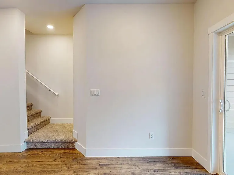 15992 NW Hosmer Ln — Photo 4