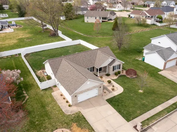 541 Streamstone Ln, Mascoutah, IL 62258