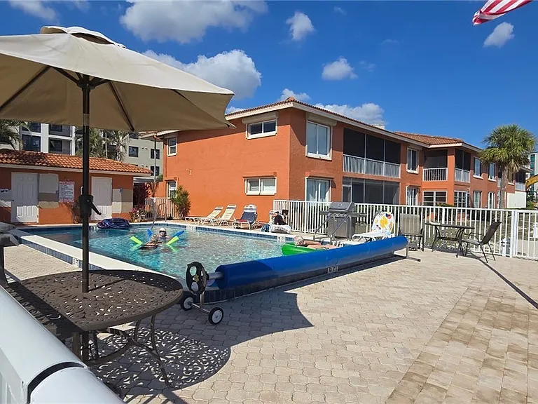 434 Tudor Dr #1H — Photo 32