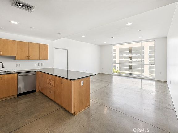2nd image of 285 W 6th St APT 306