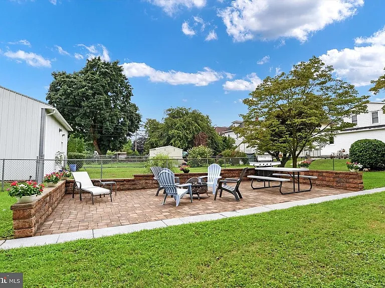 Yard / hardscaped patio