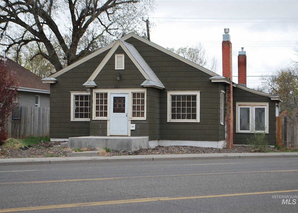 1st image of 351 8th Ave N
