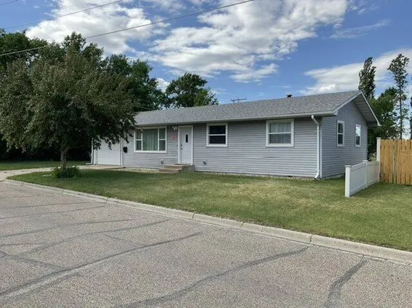 110 3rd St NW, Rugby, ND 58368