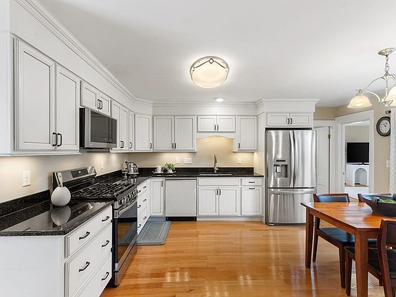 5th image of 353 Concord Ave