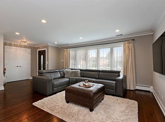 2nd image of 8340 W Sunnyside Ave
