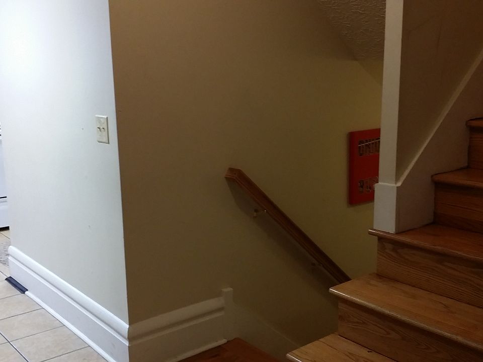 2nd image of 1516 Summit St