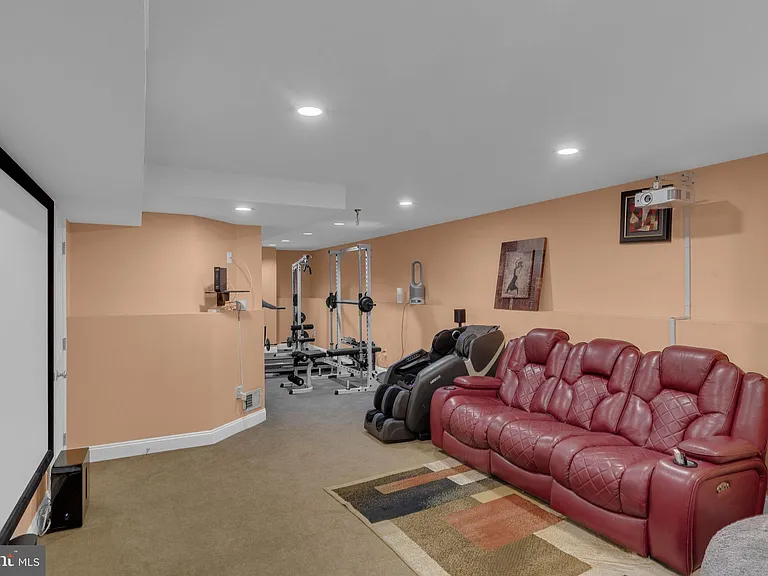 16 Cardiff Ct — Photo 36