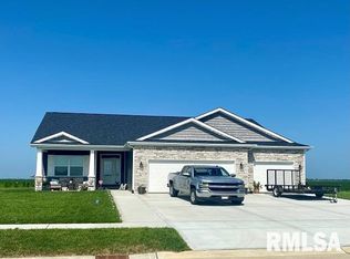 1009 Campanella Dr, Chatham, IL 62629